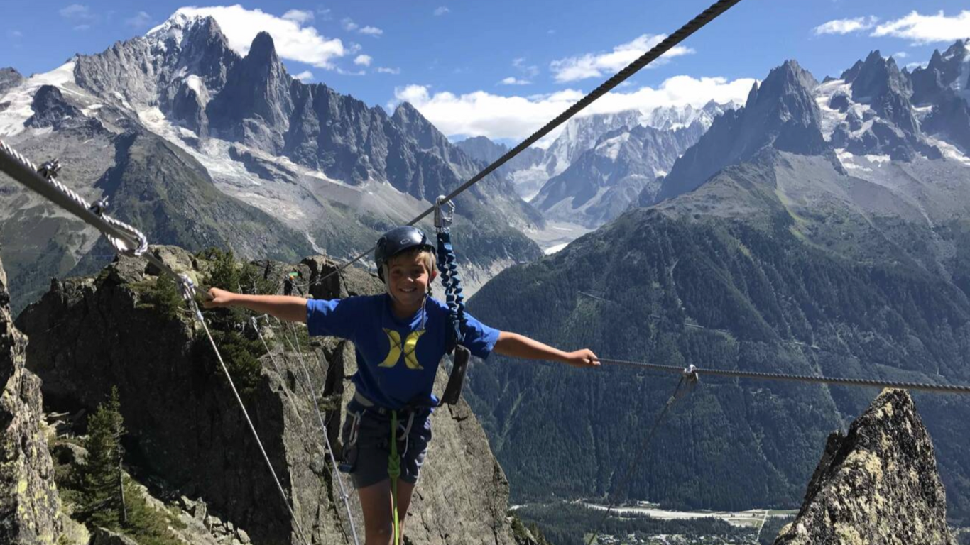 Pont de singe de la via ferrata des Évettes - La Flégère, Chamonix / Haute-Savoie. Monkey bridge on the via ferrata at Les Évettes - La Flégère, Chamonix / Haute-Savoie.