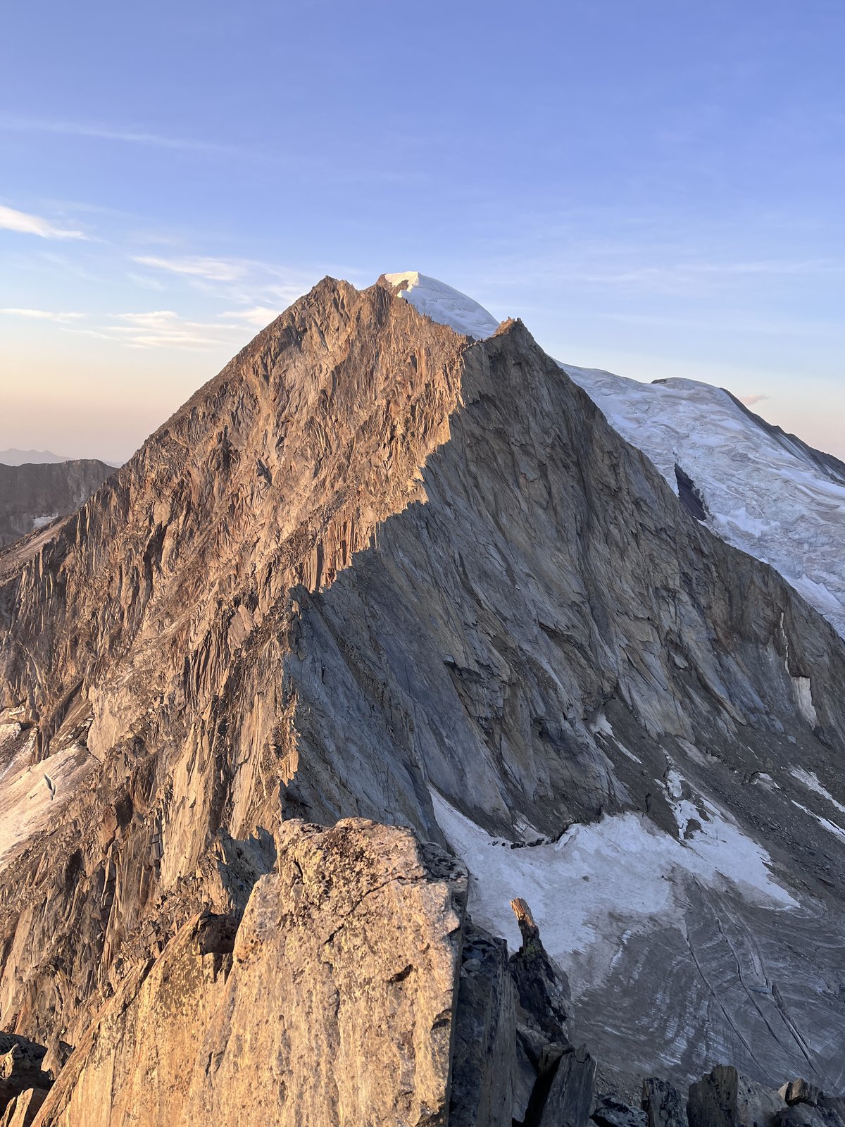 Arête Sud du Lagginhorn au lever du jour, Valais