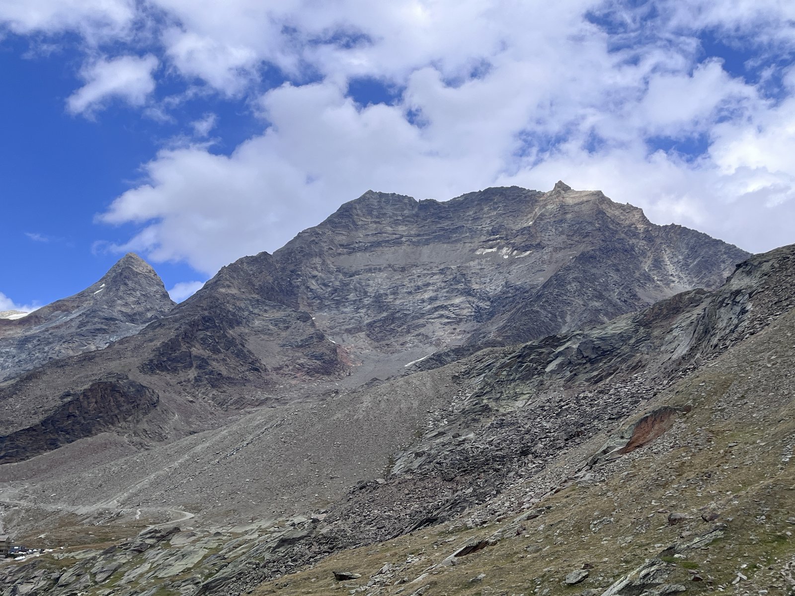 Retour au calme, le massif dans le dos.