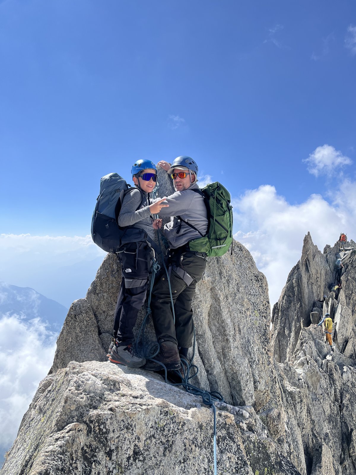 Fred et Augustin, ravis, sur les arêtes d'Entrèves.