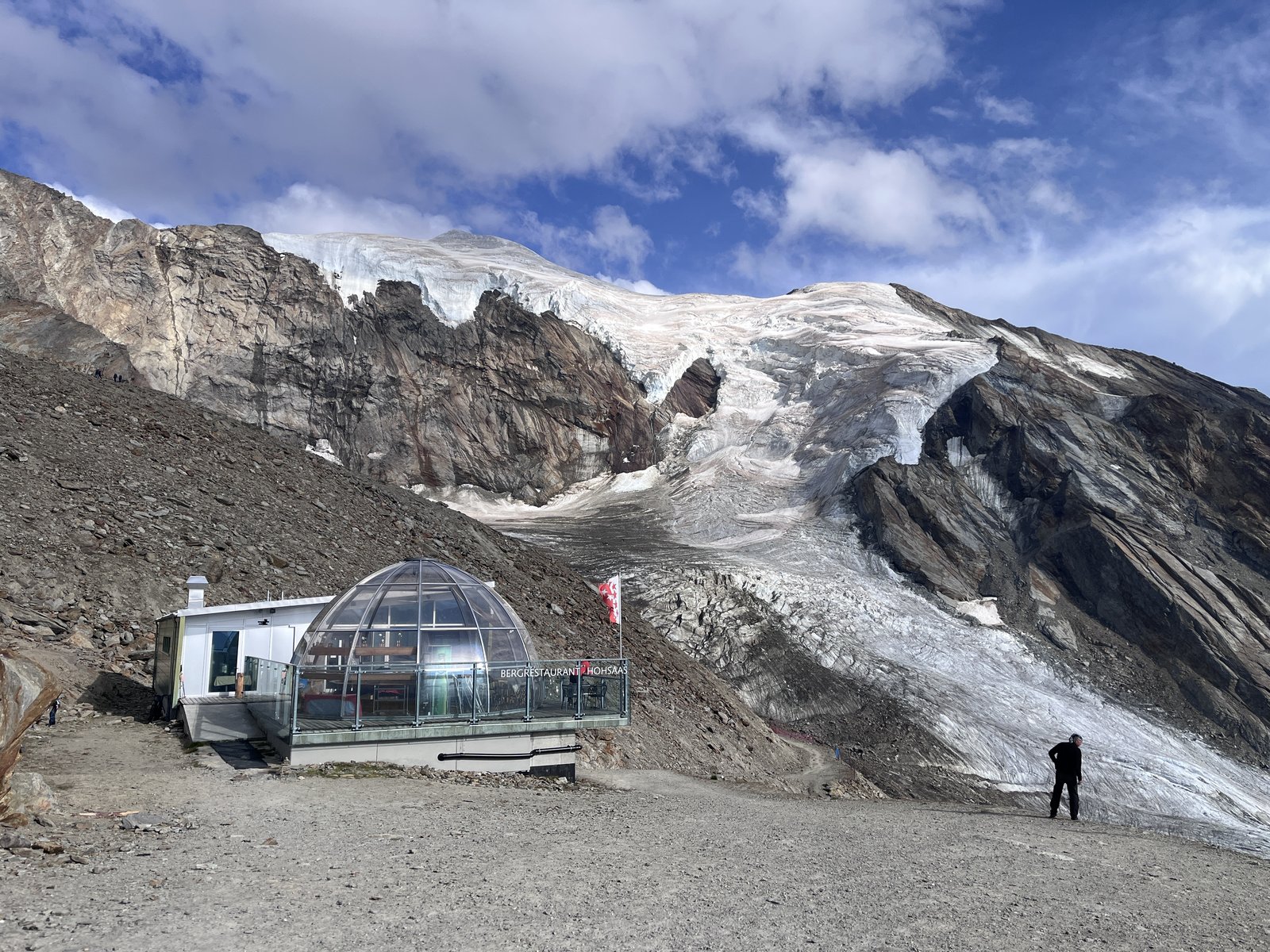 Le refuge de Hohsaas (~3100 m), point de départ de la course.