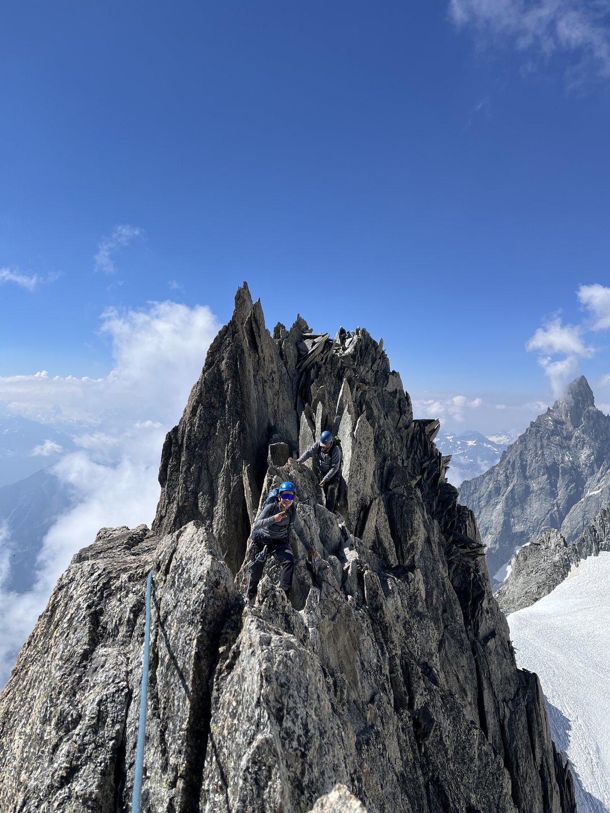 Sur l'arête des aiguilles d'Entrèves, massif du Mont-Blanc