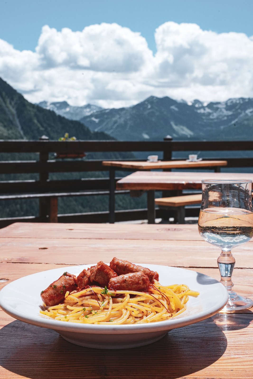 Pause gourmande en refuge, côté italien du Tour du Mont-Blanc