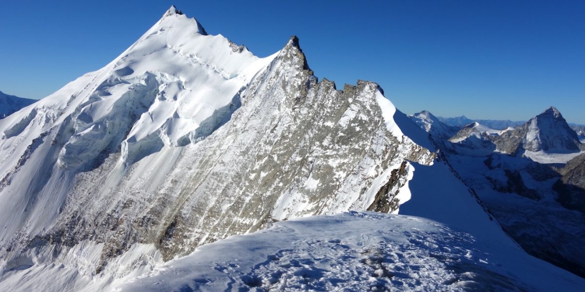 Les 4000m les plus accessibles des Alpes : Le Bishorn 🇨🇭 4 153 m. The most accessible 4000m in the Alps: The Bishorn 🇨🇭 4,153 m.