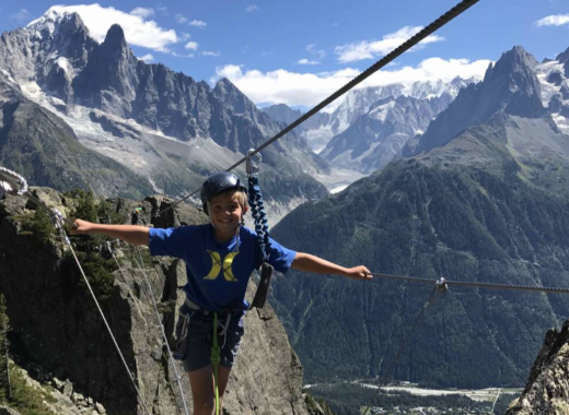Pont de singe de la via ferrata des Évettes - La Flégère, Chamonix / Haute-Savoie. Monkey bridge on the via ferrata at Les Évettes - La Flégère, Chamonix / Haute-Savoie.