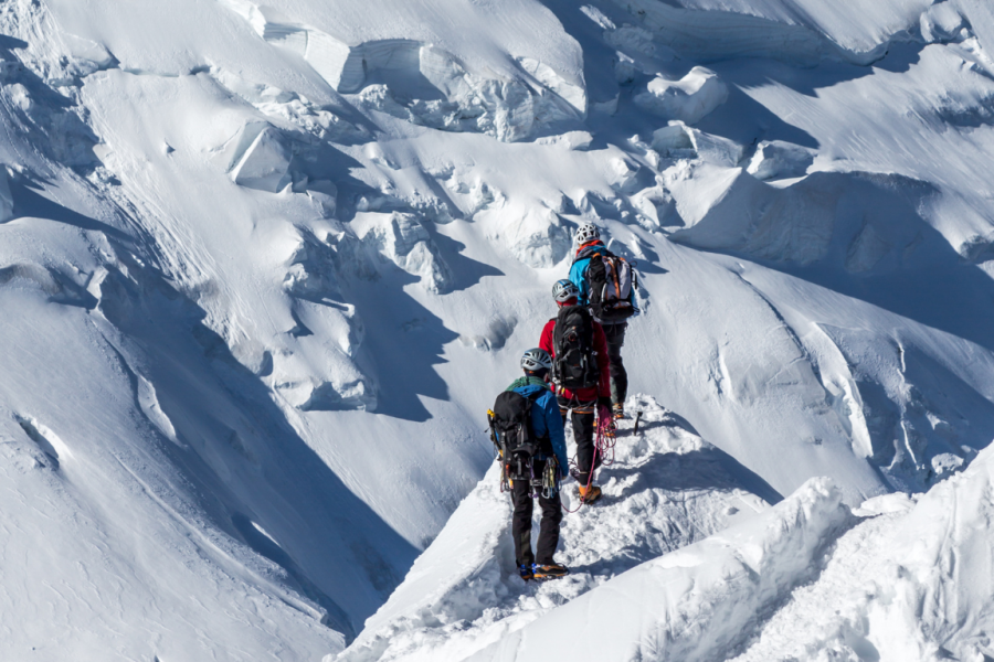 Alpinisme : haute-montagne. Mountaineering: high mountains.