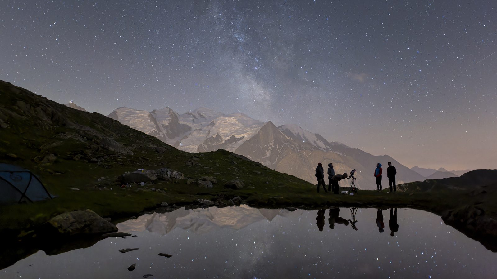 Astro-bivouac : entre astronomie et montagne, une expérience hors du commun à Chamonix. Astronomic-bivouac: between astronomy and mountains, an extraordinary experience in Chamonix.