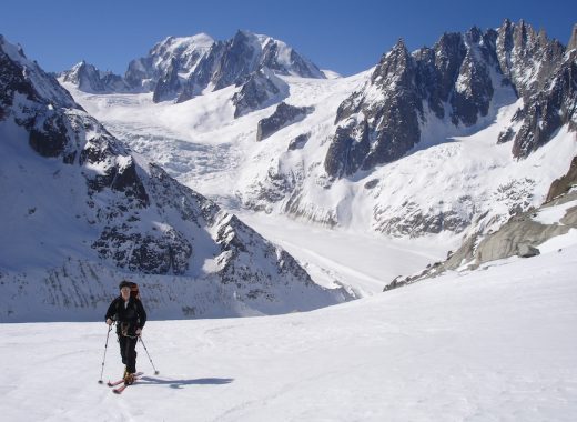 Activités à Chamonix : le ski de randonnée. Activities in Chamonix - ski touring.